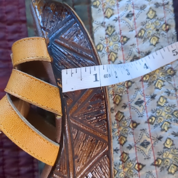 DORKING* genuine leather jewelled strappy buckled sandals, mustard size 37 - Picture 14 of 15